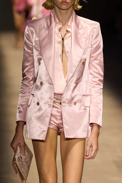 Look 64